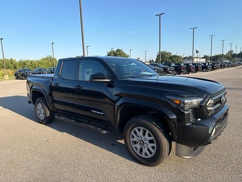 Certified 2026 Toyota Tacoma SR5 AWD/4WD image 2