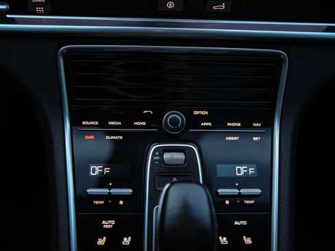 Used 2018 Porsche Panamera 4 AWD/4WD image 19