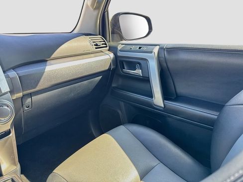 Used 2020 Toyota 4Runner SR5 Premium w/ Moonroof Package RWD image 29