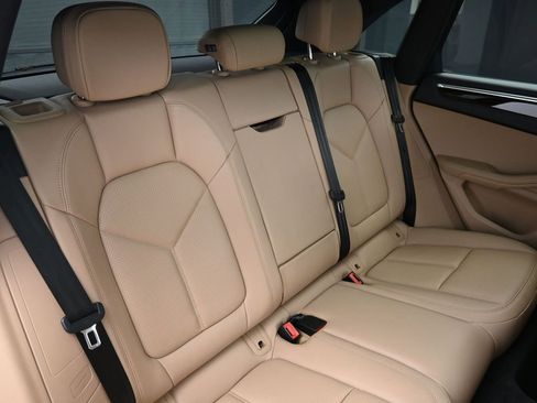 Certified 2023 Porsche Macan image 27