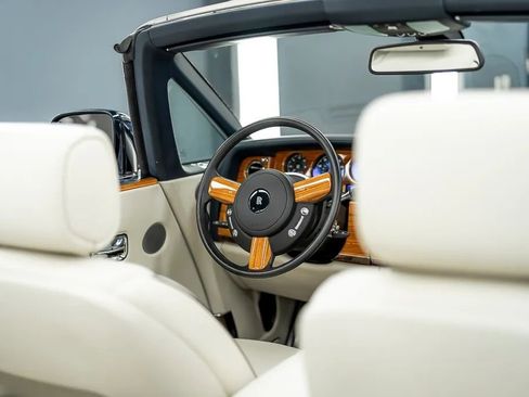 Used 2010 Rolls-Royce Phantom Drophead Coupe RWD image 36