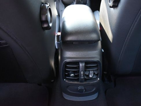 Used 2016 MINI Cooper Clubman FWD image 15
