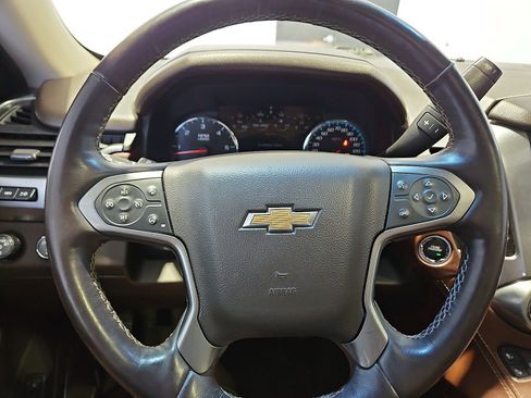Used 2018 Chevrolet Suburban Premier AWD/4WD image 21