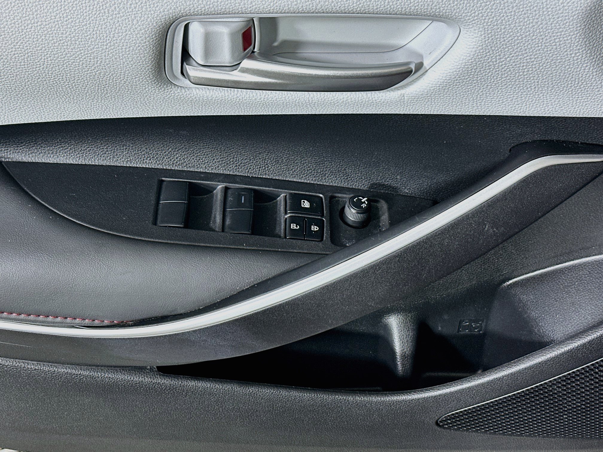 Used 2024 Toyota Corolla SE FWD image 14
