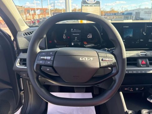 New 2025 Kia K4 LXS image 23