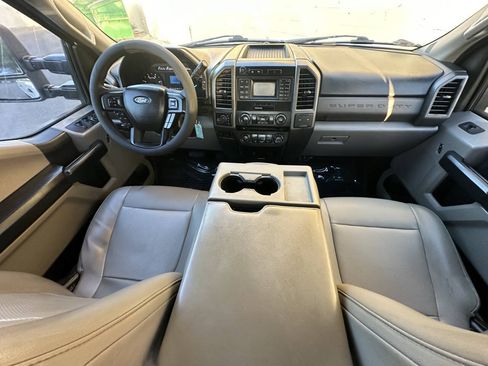 Used 2017 Ford F250 XL w/ Power Equipment Group AWD/4WD image 21
