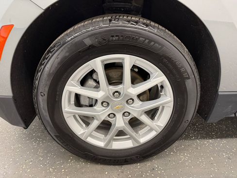 Used 2023 Chevrolet Equinox LS w/ LS Convenience Package image 18