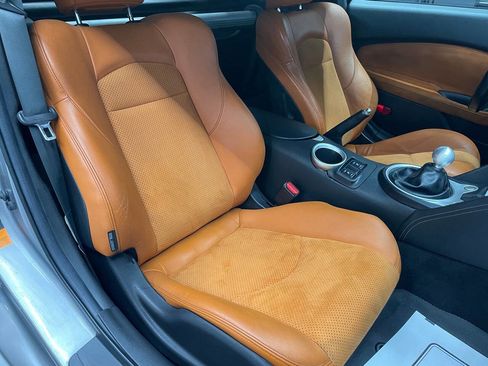 Used 2009 Nissan 370Z Touring w/ Sport Pkg RWD image 32