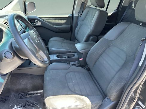 Used 2010 Nissan Frontier LE RWD image 19