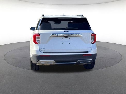 Used 2020 Ford Explorer XLT w/ Equipment Group 202A image 4