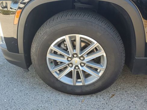 Used 2023 Chevrolet Traverse LT image 12
