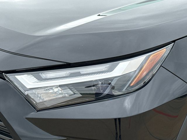 Used 2025 Toyota RAV4 LE AWD/4WD image 4
