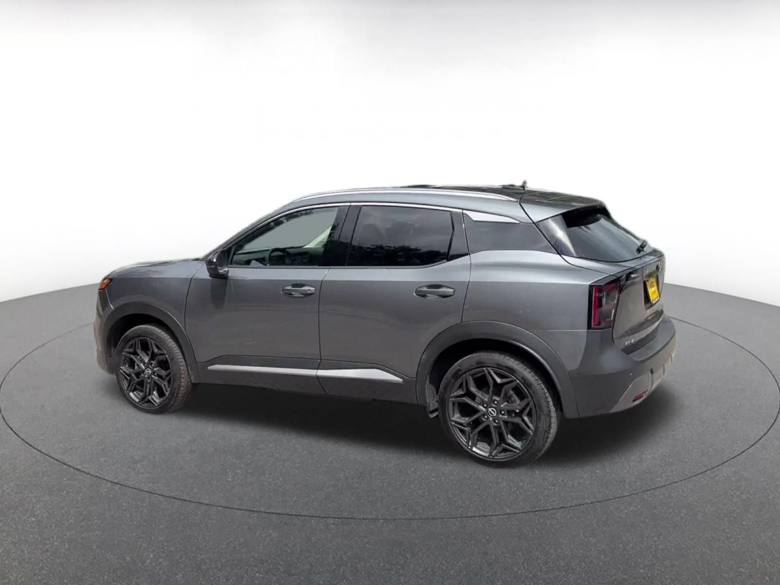 Used 2026 Nissan Kicks SR FWD image 9