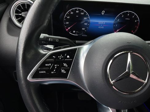 Used 2025 Mercedes-Benz GLA 250 image 30