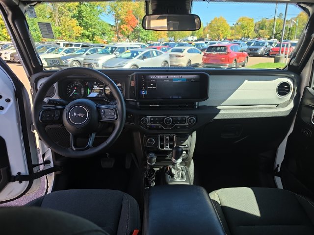 Used 2024 Jeep Wrangler Unlimited w/ Convenience Group AWD/4WD image 18