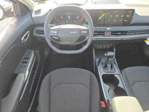 New 2026 Kia K4 LXS image 8