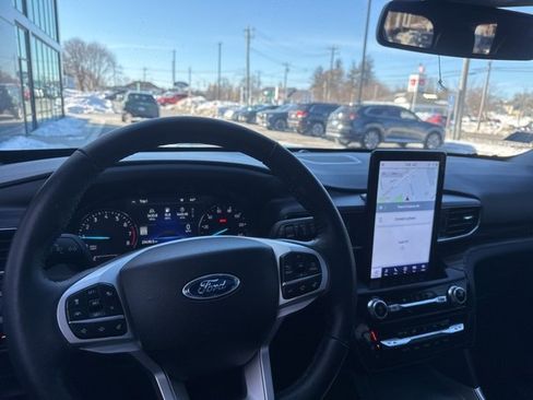 Used 2023 Ford Explorer Limited w/ Limited Technology Package image 22