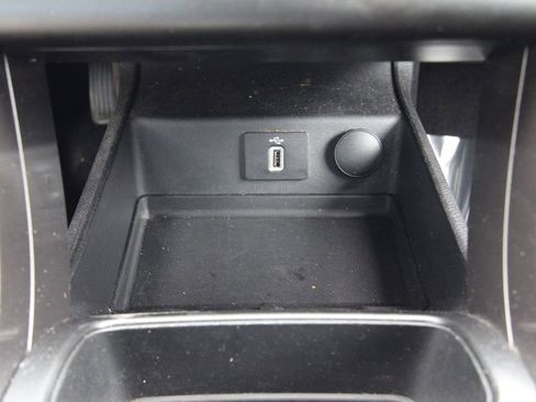 Used 2017 Ford Fusion SE w/ Fusion SE Technology Package FWD image 25