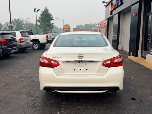 Used 2017 Nissan Altima 2.5 S w/ Power Driver Seat Package FWD image 5