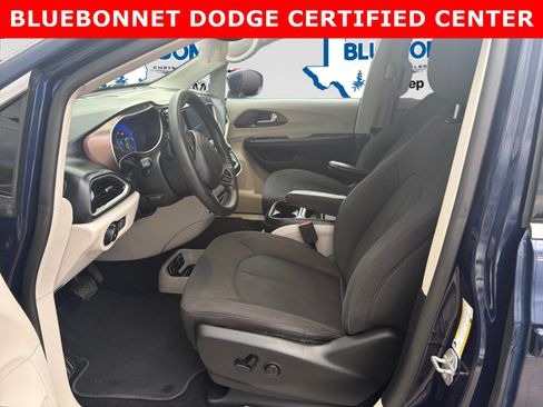 Used 2019 Chrysler Pacifica Touring Plus w/ Advanced Safetytec Group FWD image 11