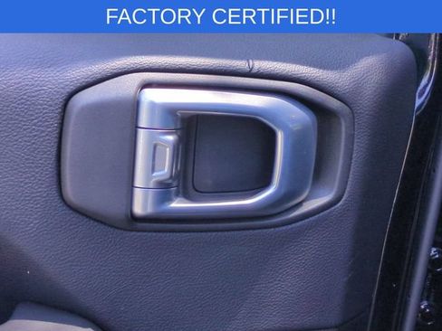 Used 2022 Jeep Wrangler Unlimited Sahara AWD/4WD image 27