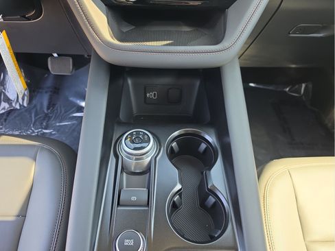 New 2026 Ford Explorer Active w/ Active Comfort Package AWD/4WD image 12