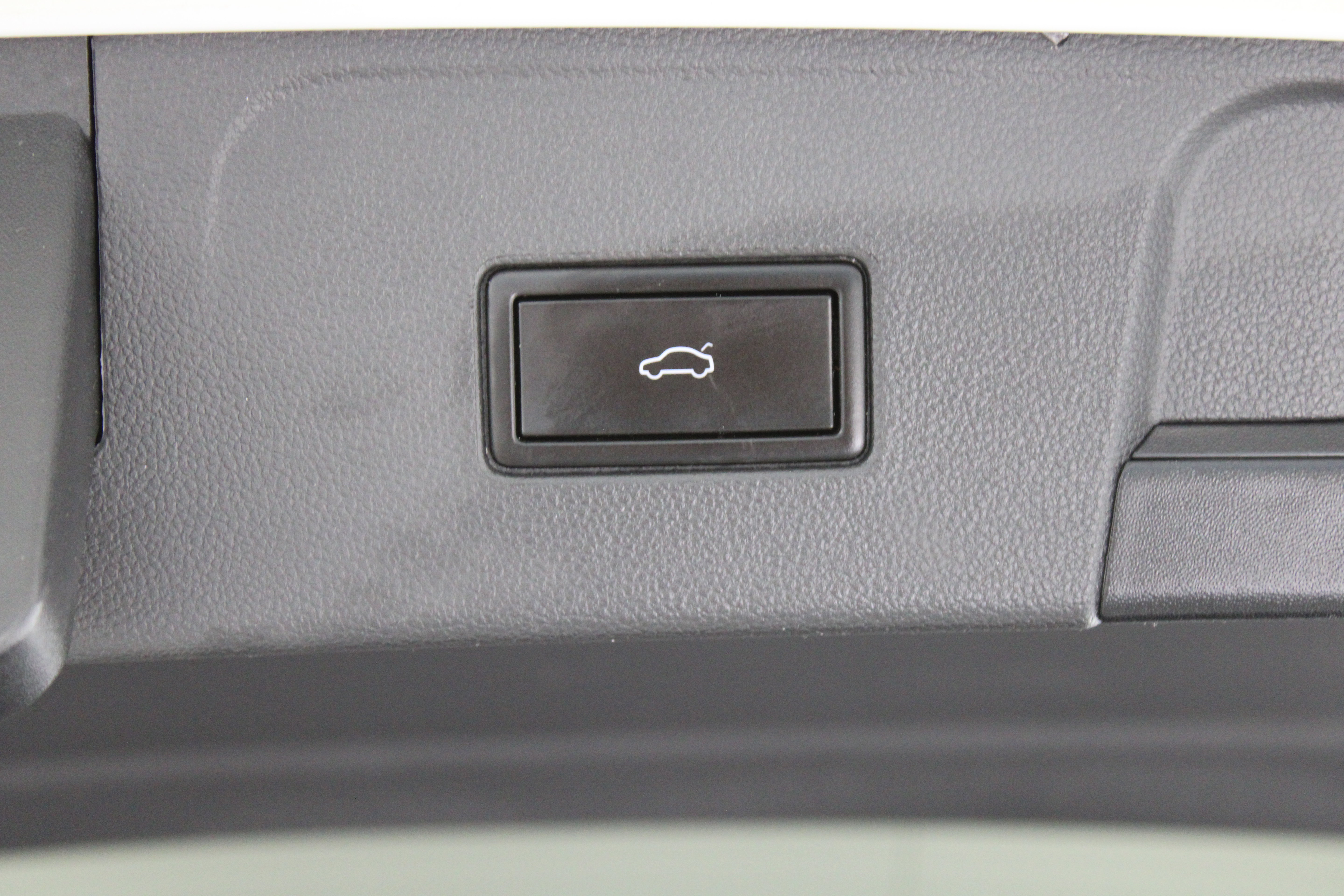 Used 2021 Volkswagen Atlas SE w/ Panoramic Sunroof Package FWD image 36