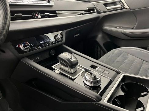 Used 2024 Mitsubishi Outlander SE image 28