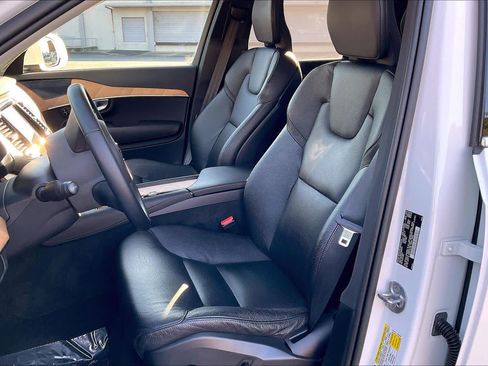 Used 2023 Volvo XC90 B5 Plus image 28
