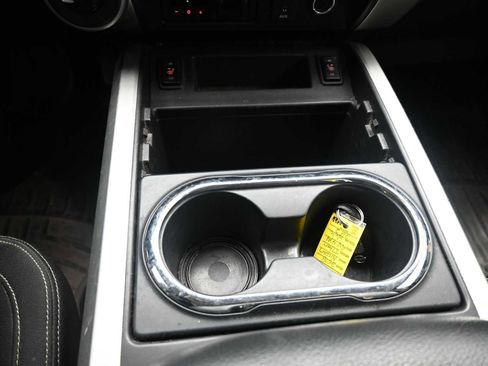 Used 2018 Nissan Titan SV w/ SV Convenience Package image 23