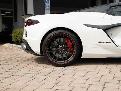 Used 2023 Chevrolet Corvette Z06 RWD image 18