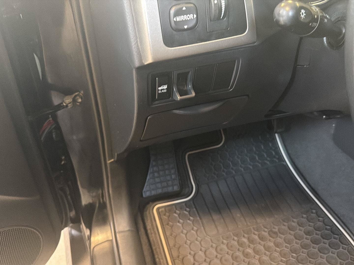Used 2007 Pontiac Vibe w/ Preferred Package FWD image 11