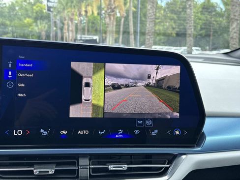 Used 2025 Chevrolet Equinox EV LT FWD image 21