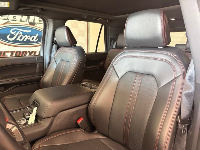 Used 2024 Ford Expedition Limited AWD/4WD image 18