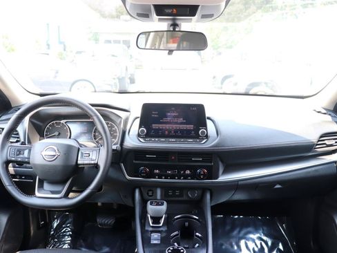 Used 2026 Nissan Rogue SV AWD/4WD image 16