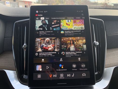 Used 2025 Volvo XC90 B6 Plus image 29