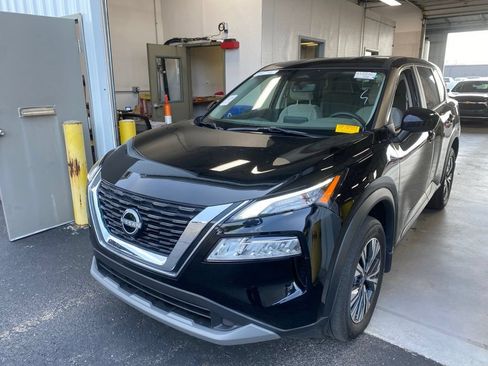 Used 2023 Nissan Rogue SV AWD/4WD image 2