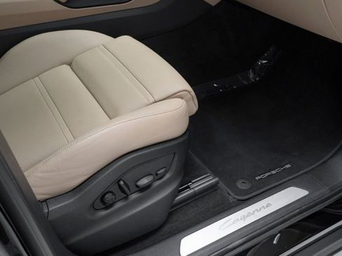 Used 2024 Porsche Cayenne Coupe AWD/4WD image 40