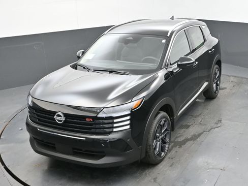 New 2025 Nissan Kicks SR image 32