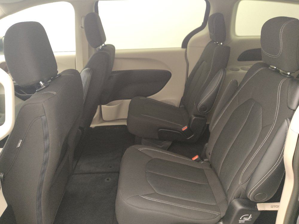 Used 2022 Chrysler Voyager LX FWD image 18