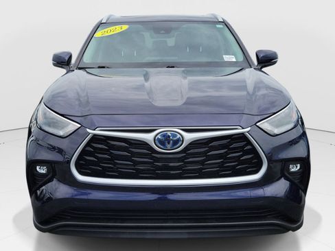 Used 2023 Toyota Highlander XLE FWD image 5