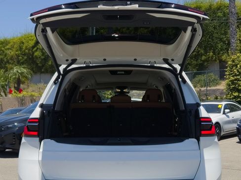 Used 2024 BMW X7 xDrive40i w/ Parking Assistance Package AWD/4WD image 21