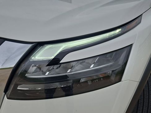 Used 2025 Nissan Pathfinder SV FWD image 31