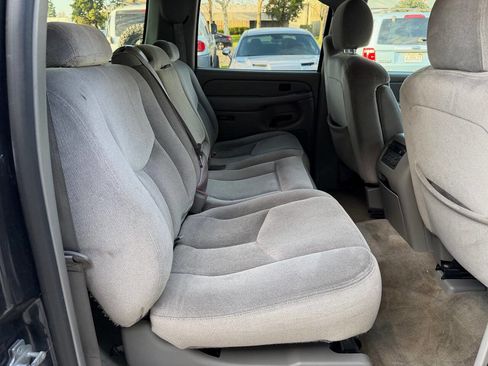 Used 2005 GMC Yukon XL SLE w/ Cargo Package image 15