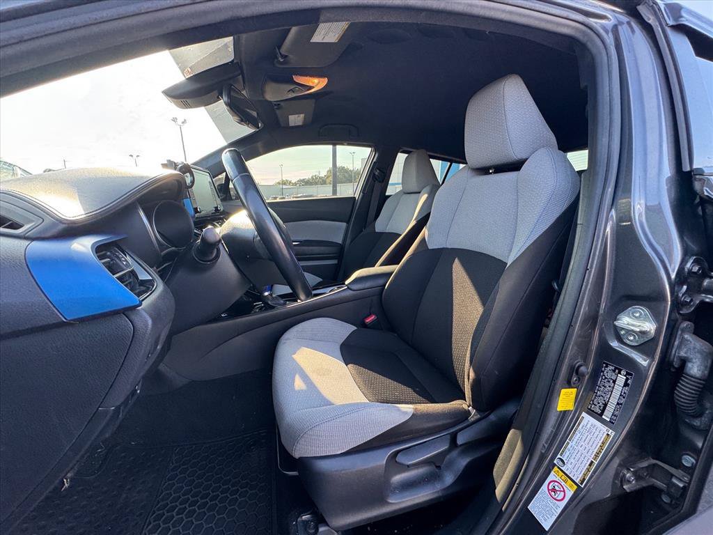 Used 2019 Toyota C-HR XLE FWD image 14
