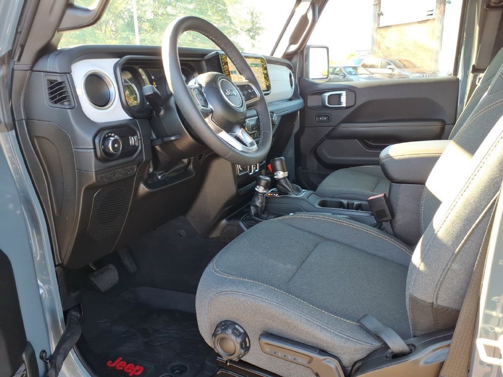 Certified 2026 Jeep Wrangler Unlimited Sahara AWD/4WD image 13