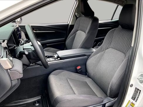 Used 2025 Toyota Camry LE FWD image 7