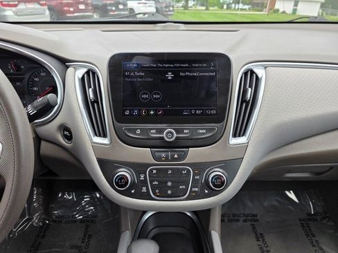 Used 2021 Chevrolet Malibu LT image 24
