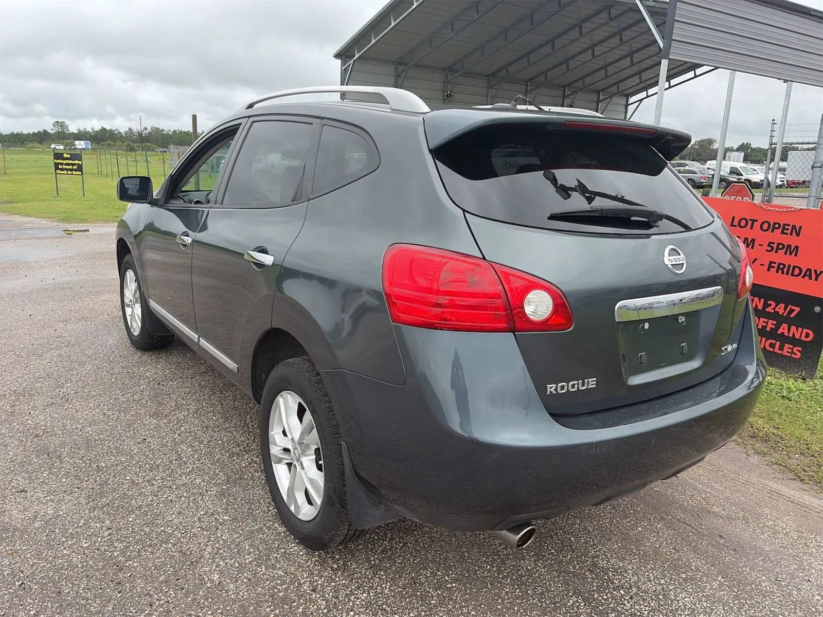 Used 2013 Nissan Rogue SV AWD/4WD image 2