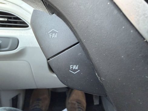 Used 2019 Chevrolet Bolt Premier w/ Infotainment Package image 25